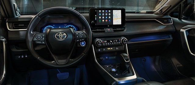 Interior del Toyota RAV4 2024
